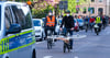 Schlimme Erinnerung: Trauerfahrt und Aufstellen eines weißen Fahrrades zum Gedenken an einen verstorbenen Radfahrer in Halle, der in der Berliner Straße verunglückt ist.