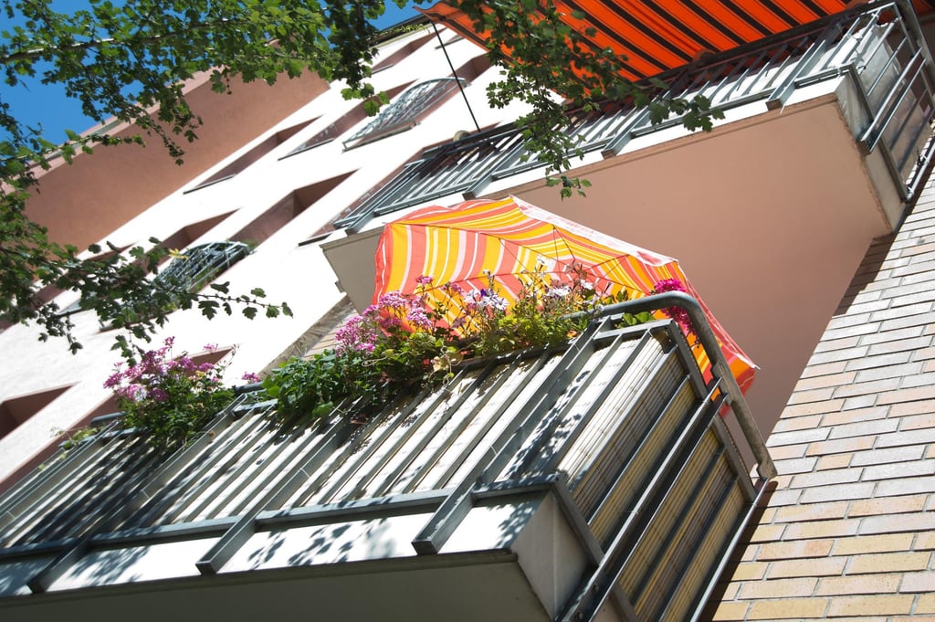 In Erfurt hat ein Mann seine Freundin vom Balkon gestoßen.