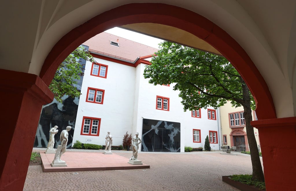 Blick auf das neue Christian Schad Museum im ehemaligen Jesuitenkolleg in Aschaffenburg.