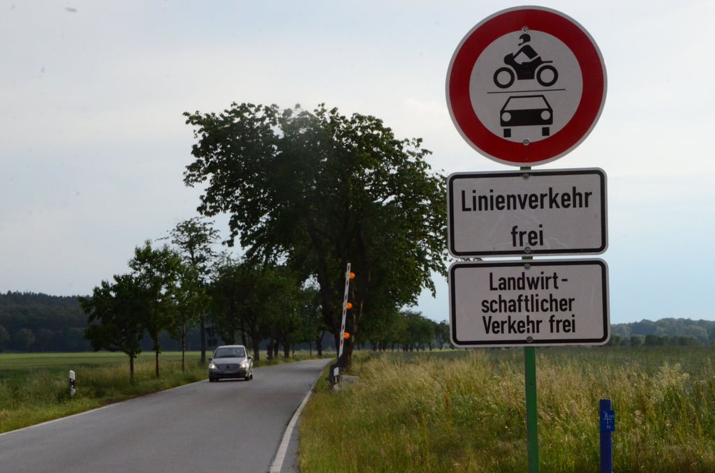 Schleichwege haben ihre Tücken. Plötzlich steht man vor einer Schranke.