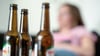 Untersuchungen zufolge hat die Corona-Pandemie die Gefahr einer Alkoholsucht verstärkt.