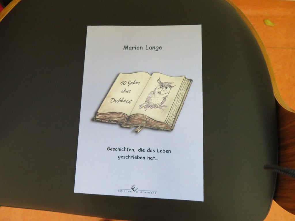 Marion Lange hat einen Teil aus ihren "Geschichten, die das Leben geschrieben hat ..." in Wolfen vorgestellt.