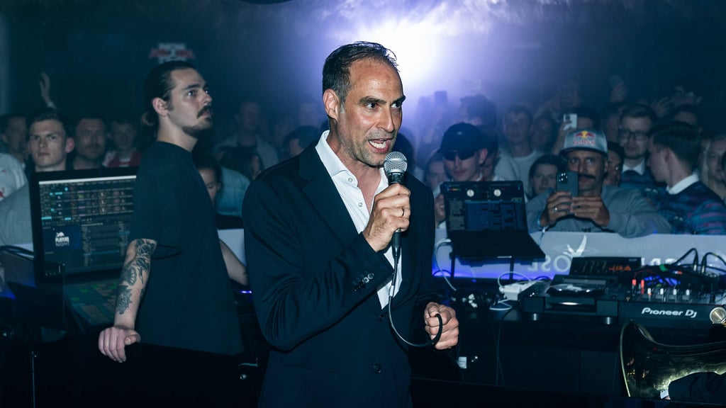 Auch bei der Pokalparty verriet Oliver Mintzlaff nicht, wer neuer Sportdirektor bei RB Leipzig wird.