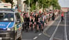 Über 1.000 Teilnehmer der Fahrraddemo rollten am Abend die Ludwig-Wucherer-Straße herunter.