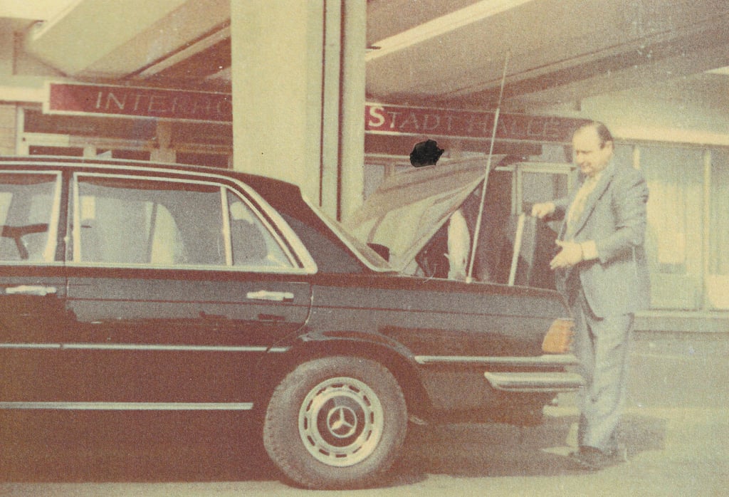 Hans-Dietrich Genscher 1976, fotografiert von einem Stasi-Beobachter Hallevor dem Interhotel in Halle.