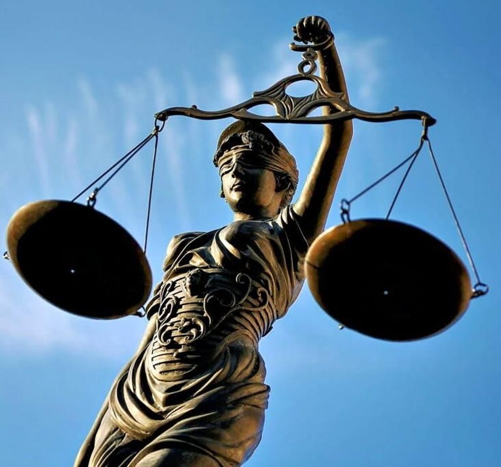 Das Urteil ist gefallen: Wegen der Ermordung einer 52-Jährigen hat das Landgericht Halle am Freitag alle drei Angeklagten schuldig gesprochen.