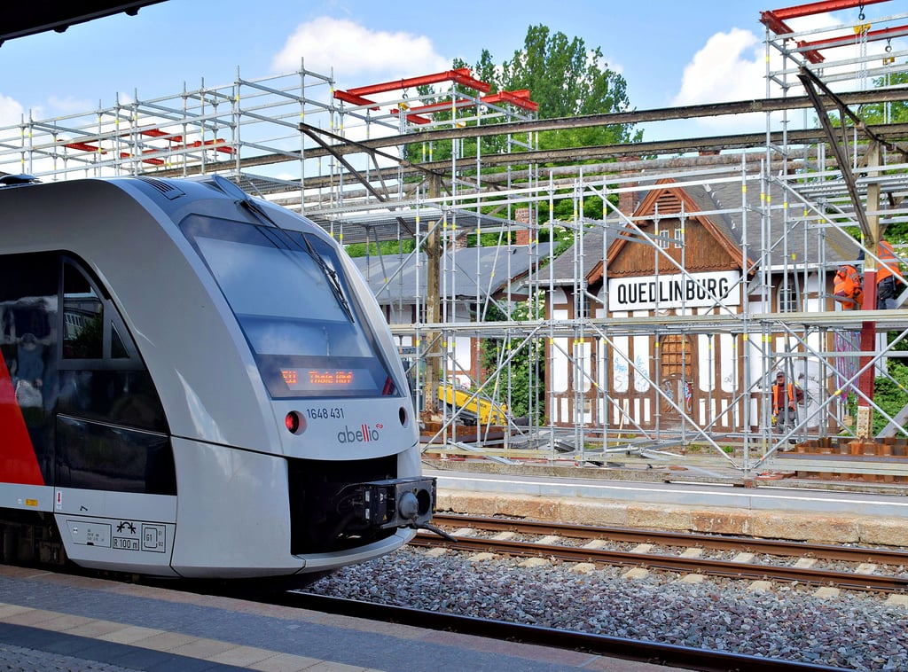Ende der Hinfahrt mit Bus und Bahn: Ab dem Quedlinburger Bahnhof gehe ich zu Fuß bis zur Redaktion.