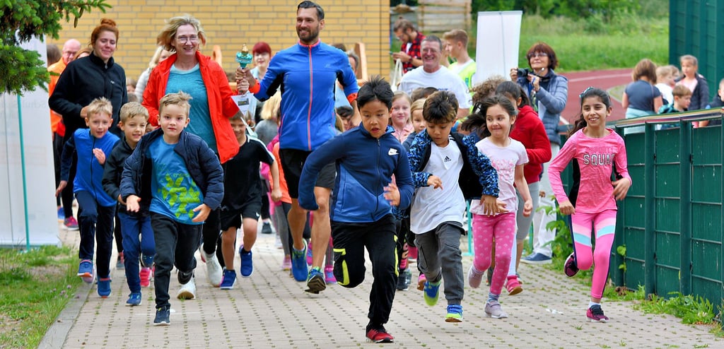 Insgesamt 1546,6 Kilometer liefen die Schüler und Schülerinnen der Klassenstufen Fünf bis Neun sowie Freiwillige und Lehrer für den Erhalt der Schulsozialarbeit in Wolmirstedt.