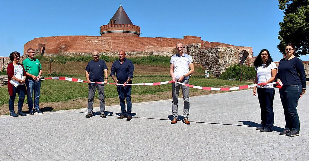 Endlich konnte in Lindau das symbolische Band durchgeschnitten werden.