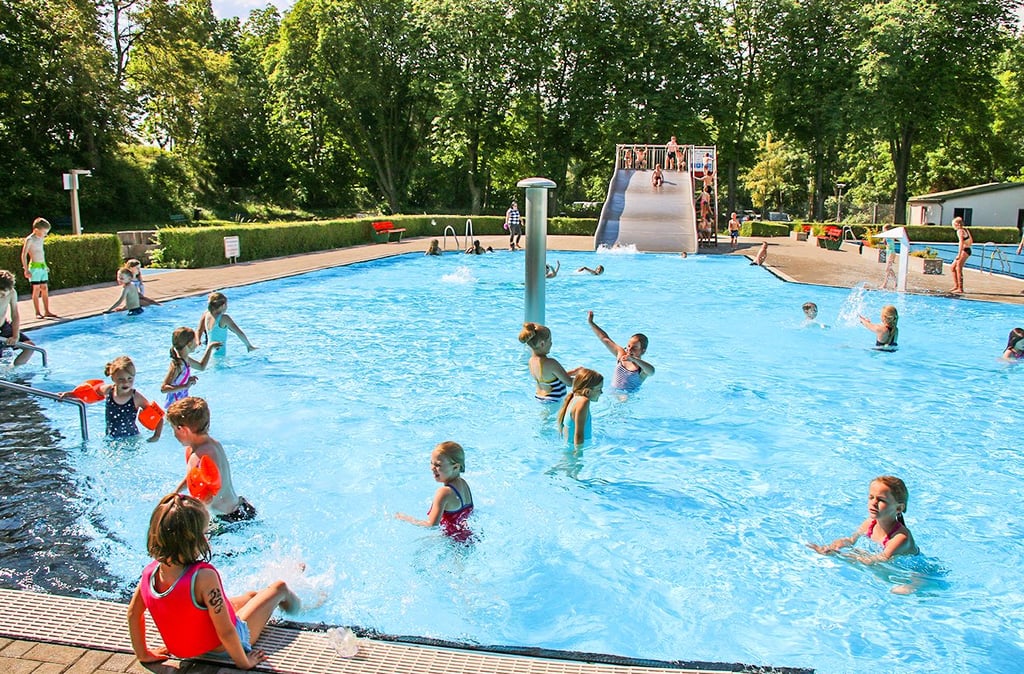 Einmal an die Außen- und Wassertemperatur gewöhnt, gab es für die Wasserratten kein Halten mehr.