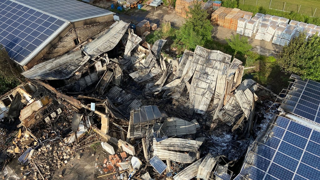 Nach dem Brand in der Feit-Straße sind nur noch Trümmer übrig. Die beschädigten Gebäudeabschnitte mussten abgerissen werden.