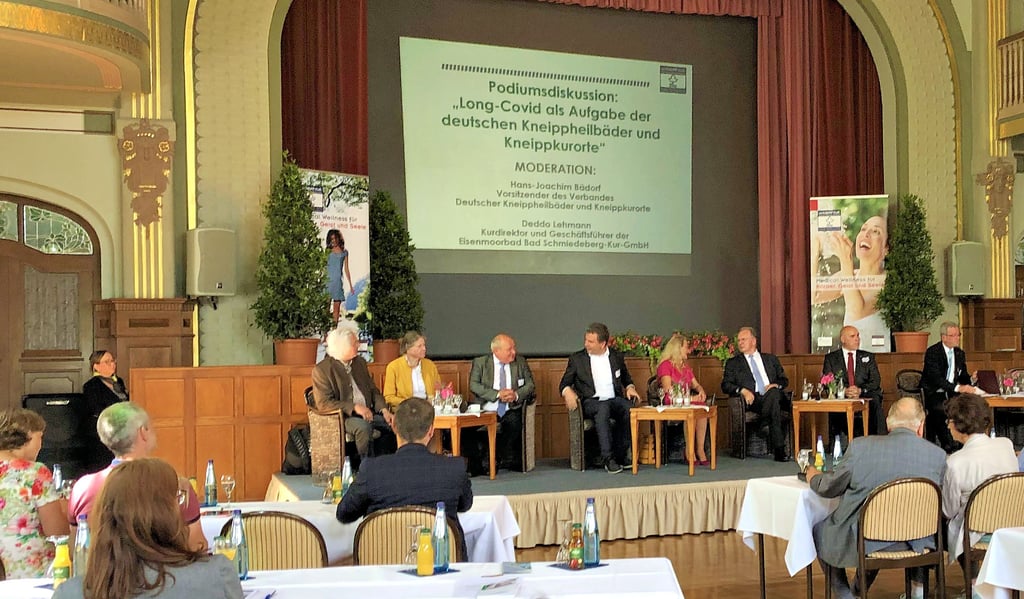 Podiumsdiskussion im Saal des historischen Kurhauses zum Thema Long Covid, auch Ministerpräsident Reiner Haseloff nahm daran teil.