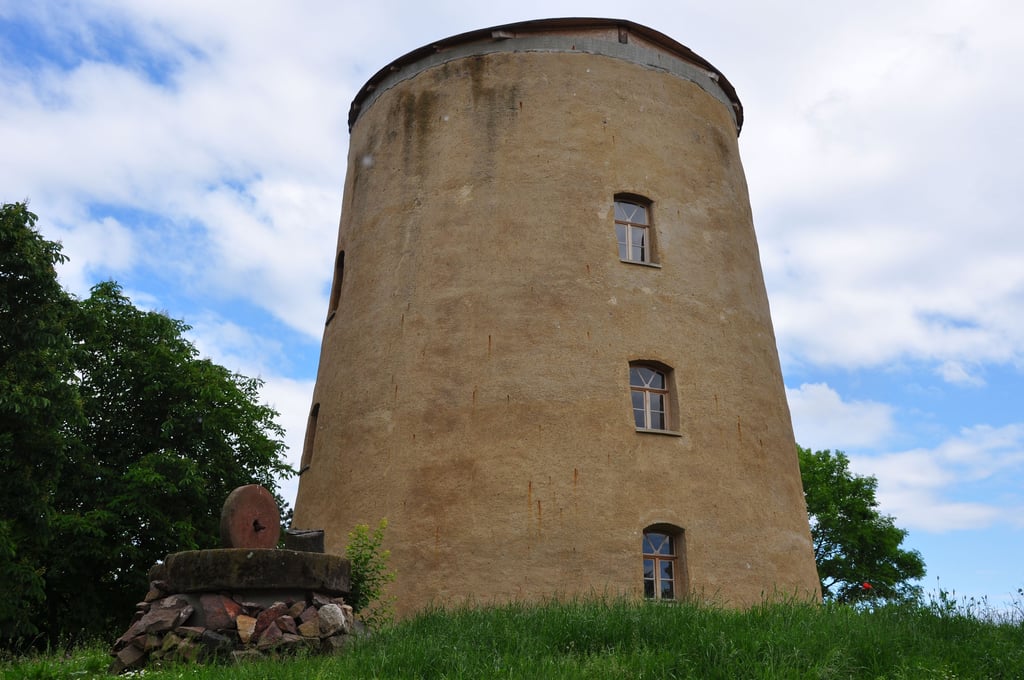 Blick auf die Düppler Mühle in Neu-Olvenstedt in Magdeburg. Am Pfingstmontag wird hier gefeiert.
