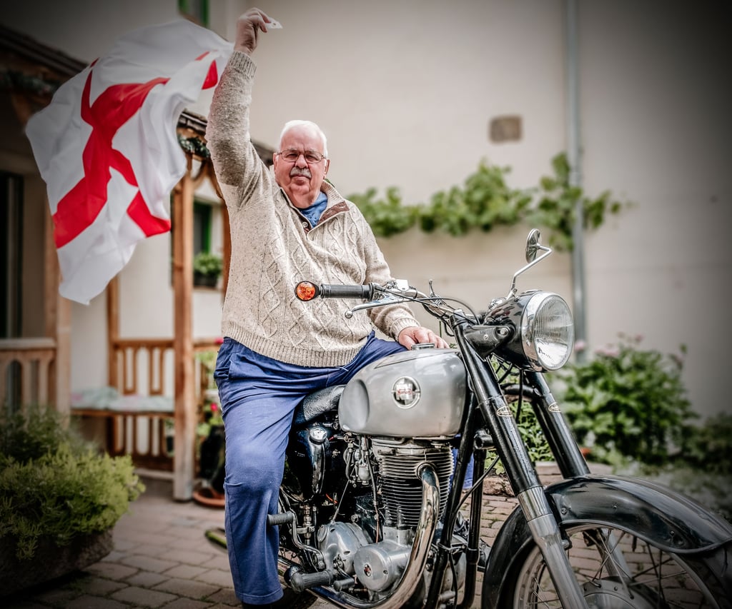 George Rivis ist waschechter Engländer und seit Kindertagen ein Fan der Queen. Und vielleicht hisst er in diesen Tagen auch eine Flagge - aber eine für Yorkshire. Rivis ist stolz auf seine Herkunft.