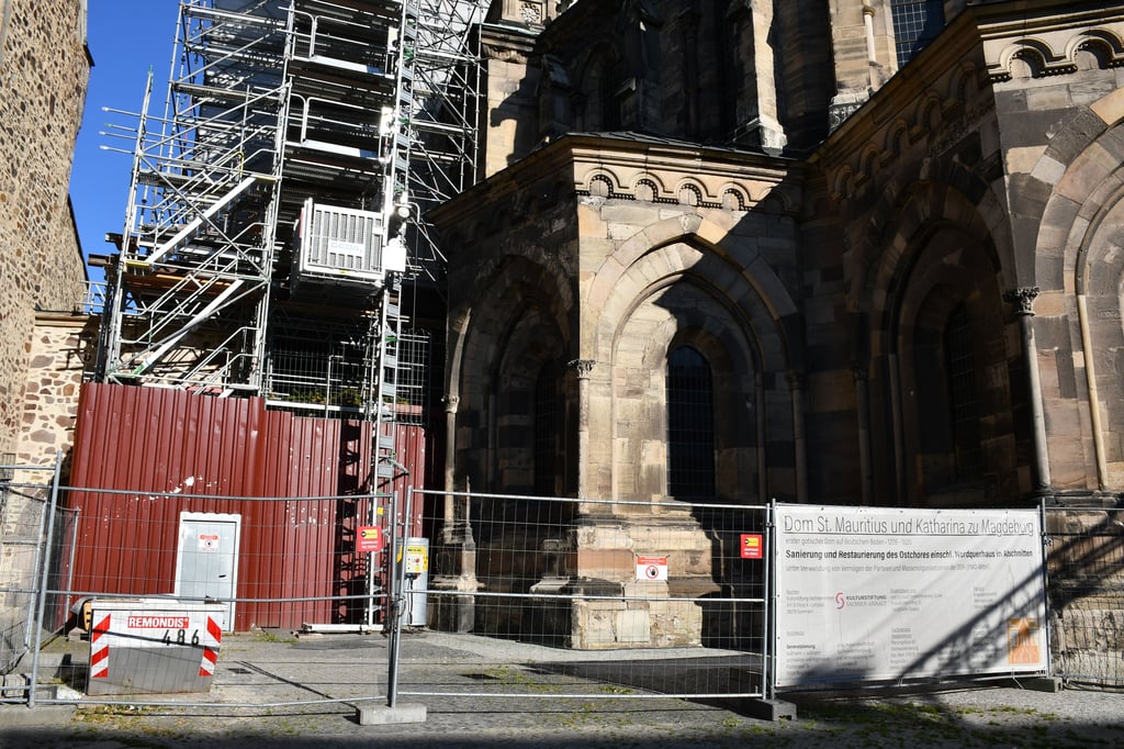 Über diese Baustelle gelangten die Täter auf den Magdeburger Dom und verunstalteten ihn mit Graffiti.