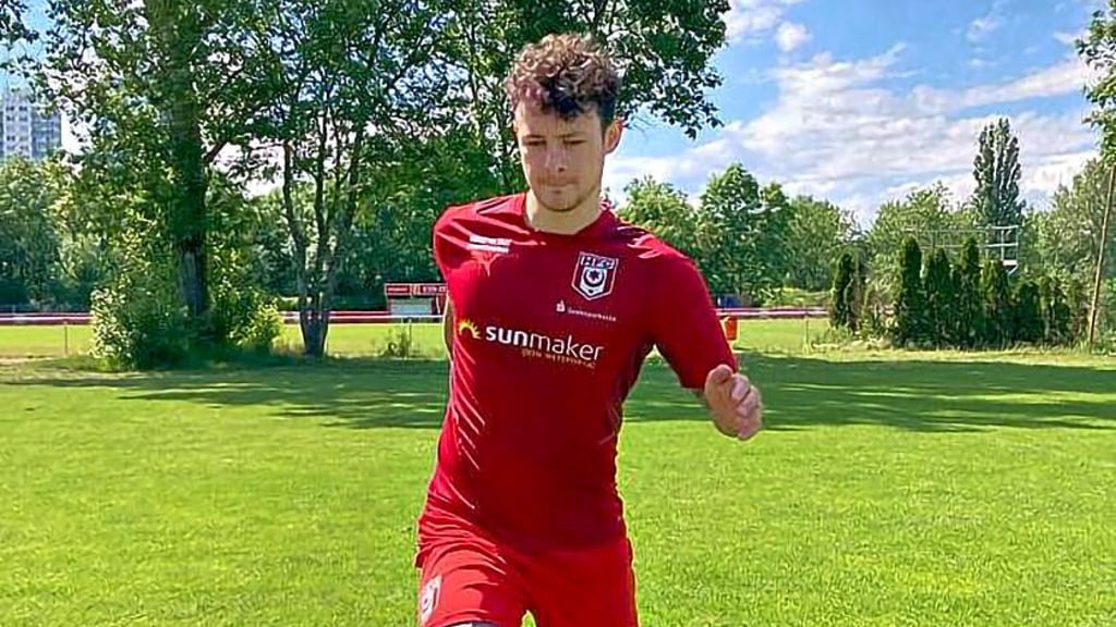 HFC-Spieler Aaron Herzog trainiert am Sandanger für sein Comeback.