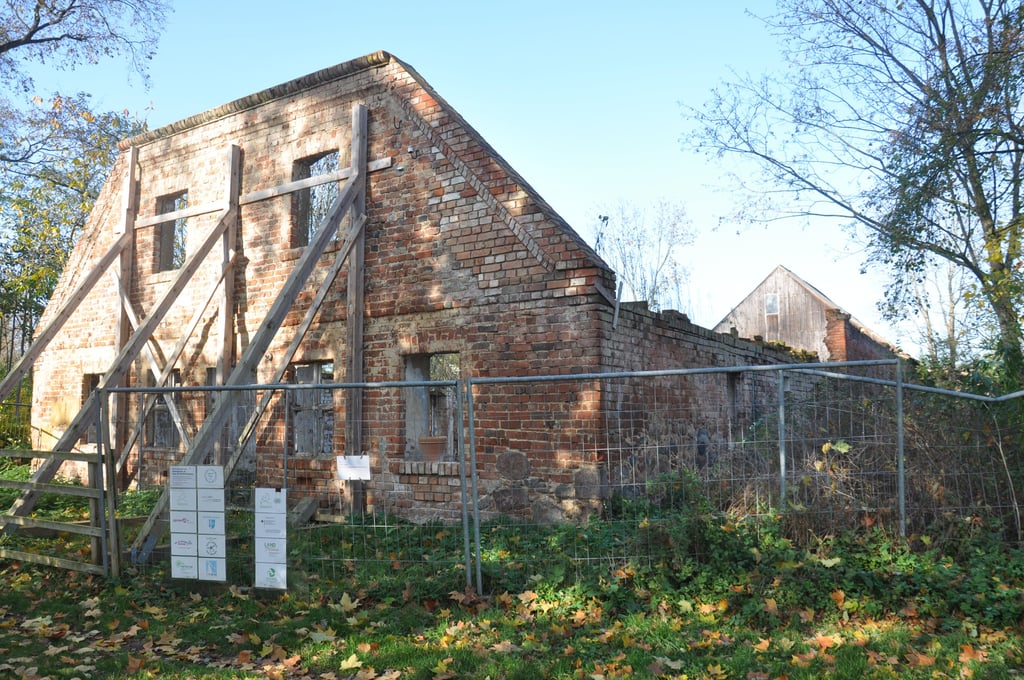 Blick auf das frühere Verwalterhaus in Krevese, das zum "Dorfwohnzimmer" werden soll. Dieses Vorhaben zählt zu den Projekten, die durch das Windkraft-Sponsoring unterstützt werden.