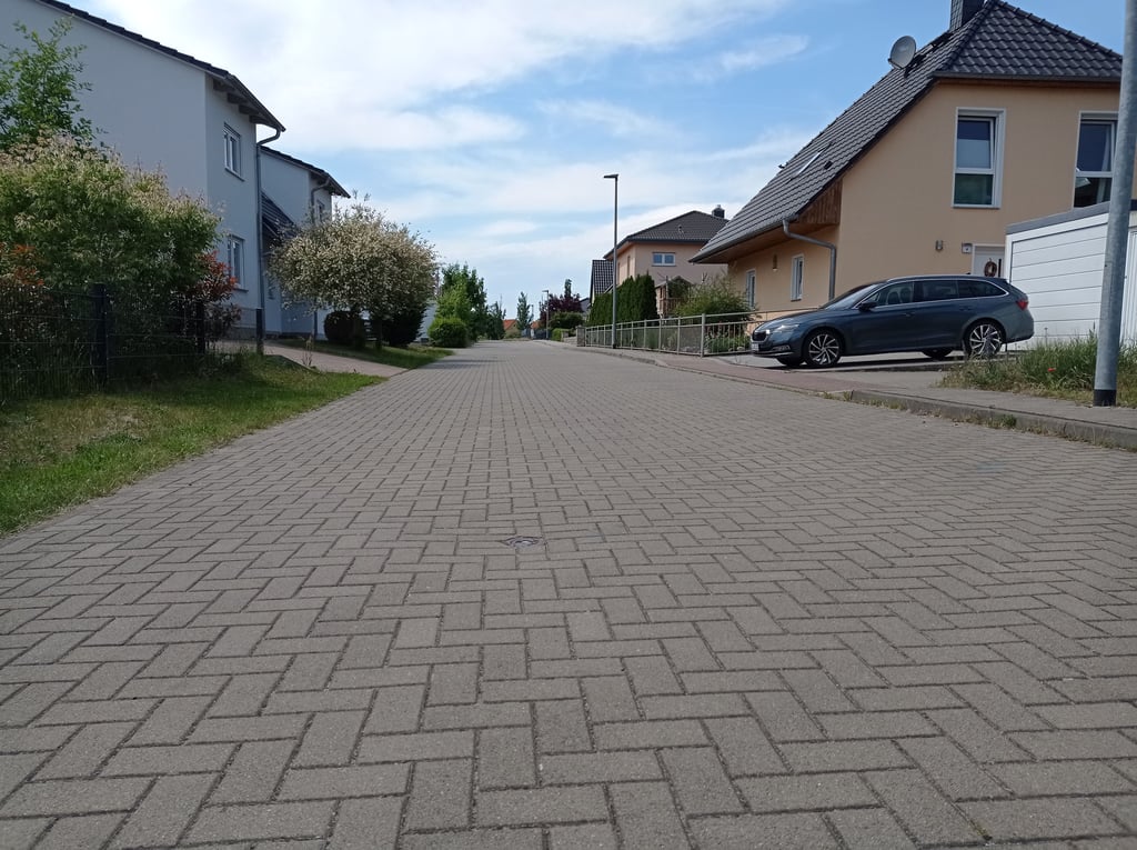 Anwohner des Holunderweges sind besorgt wegen der Baufahrzeuge, die bald hier durchrollen.