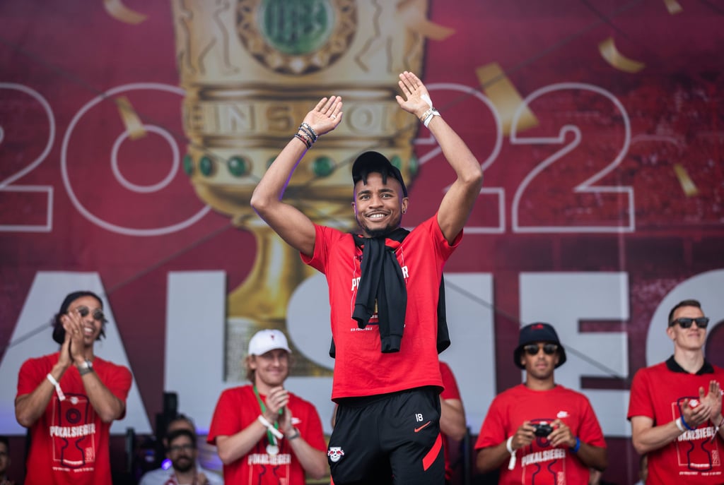 Christopher Nkunku könnte weiter für RB Leipzig spielen und trotzdem bei Manchester unterschreiben.