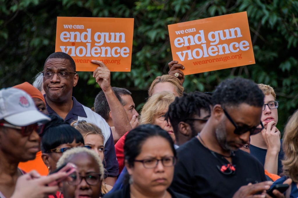 Demonstranten fordern ein Ende der Waffengewalt in den USA (Archivbild). Der US-Bundesstaat New York will seine Waffengesetze verschärfen.