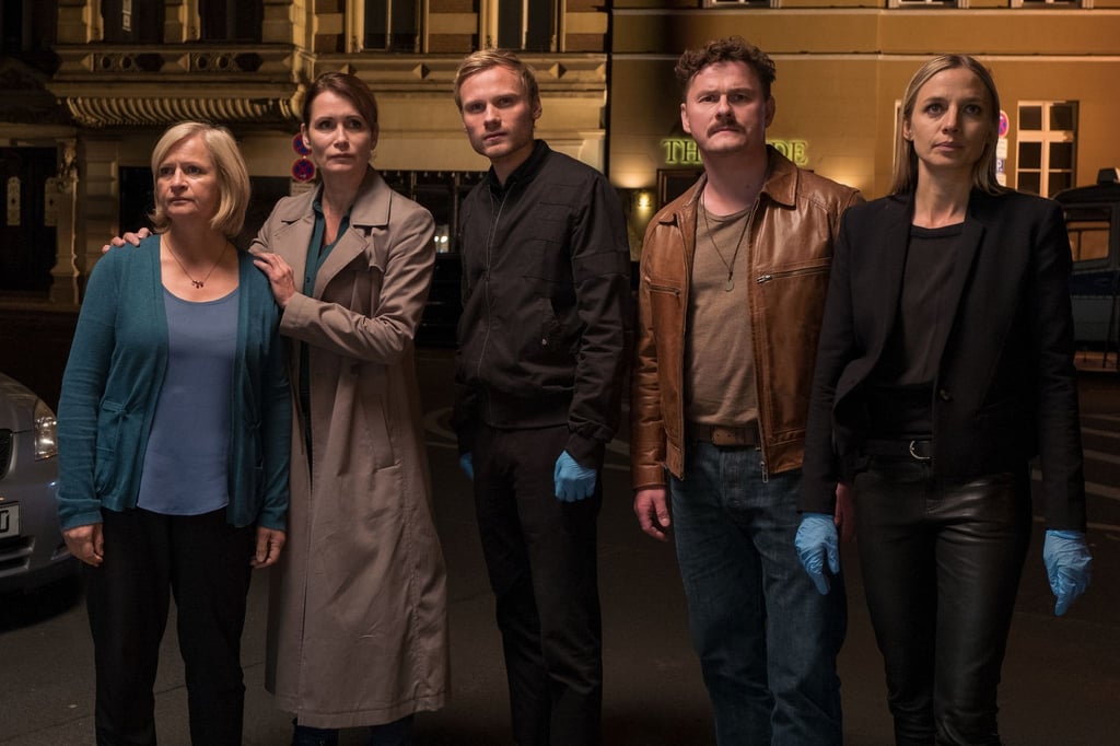 Heidi (Johanna Gastdorf, l-r), Maike (Anja Kling), Linus (Anton Spieker), Christoph (Shenja Lacher) und Pia (Annika Blendl).