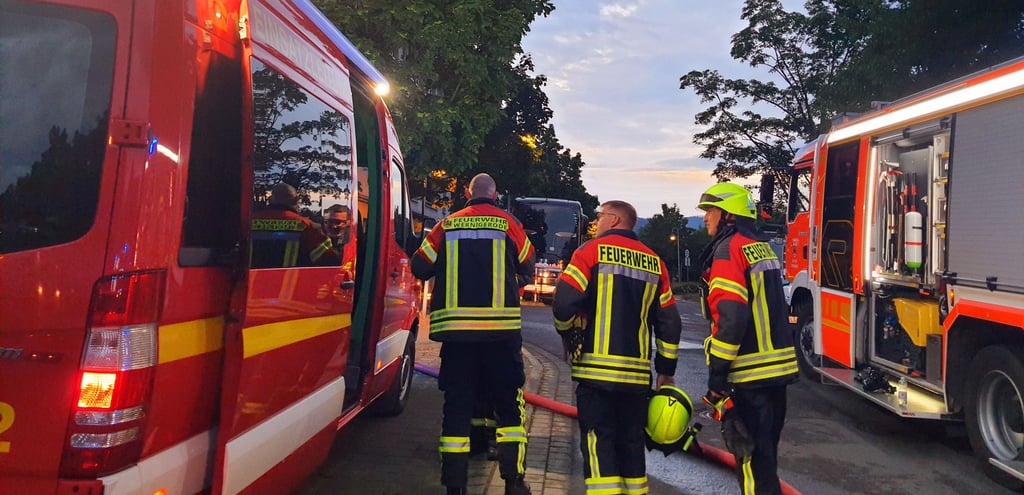 Aufregung in der Pfarrstraße in Wernigerode: Zehn Feuerwehren standen vorm Parkhaus.
