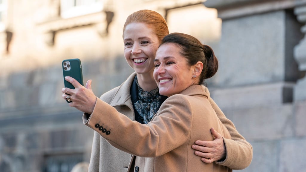 Sidse Babett Knudsen (r) als Birgitte Nyborg in einer Szene aus „Borgen“.