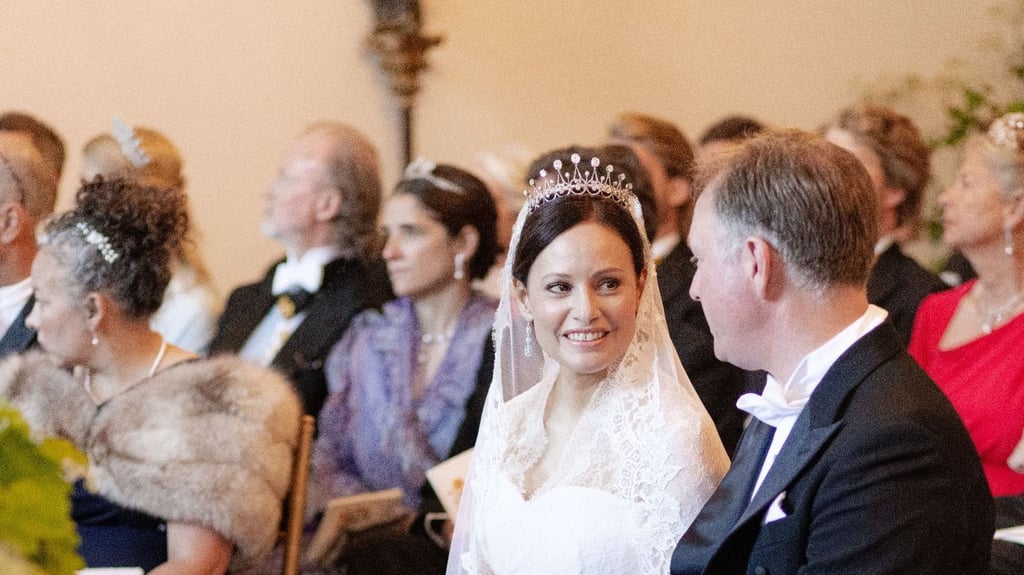 Gustav Prinz zu Sayn-Wittgenstein-Berleburg und Carina Axelsson während der kirchlichen Trauung auf Schloss Berleburg.