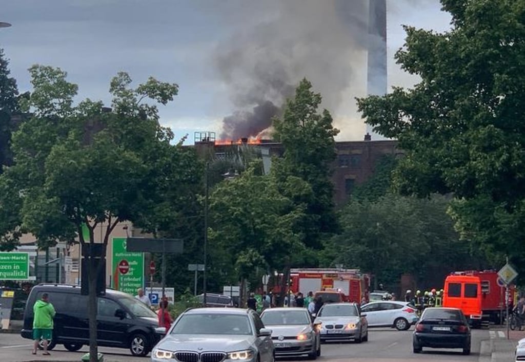 Die Malzfabrik in Köthen steht in Flammen.