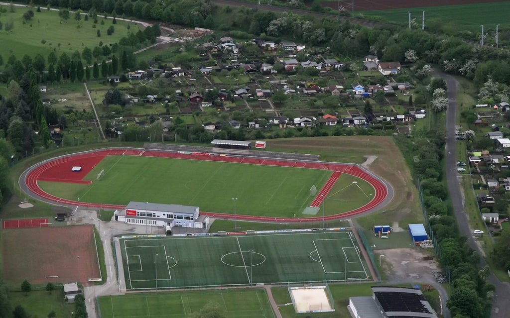 Auch der VfB Sangerhausen bekommt Geld vom Landkreis. Die 10.000 Euro sollen in eine neue Bewegungs- und Flutlichtanlage im Friesenstadion gesteckt werden.