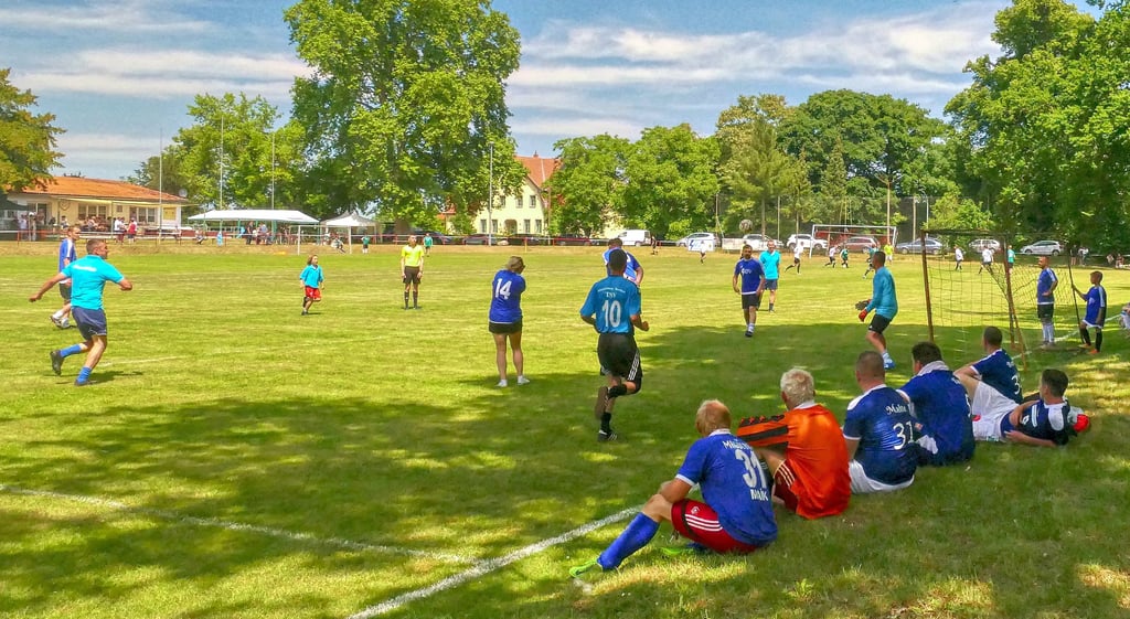 Nach zwei Jahren coronabedingter Pause kickten am Pfingstsonntag wieder Freizeitmannschaften im Walslebener Eichengrund.