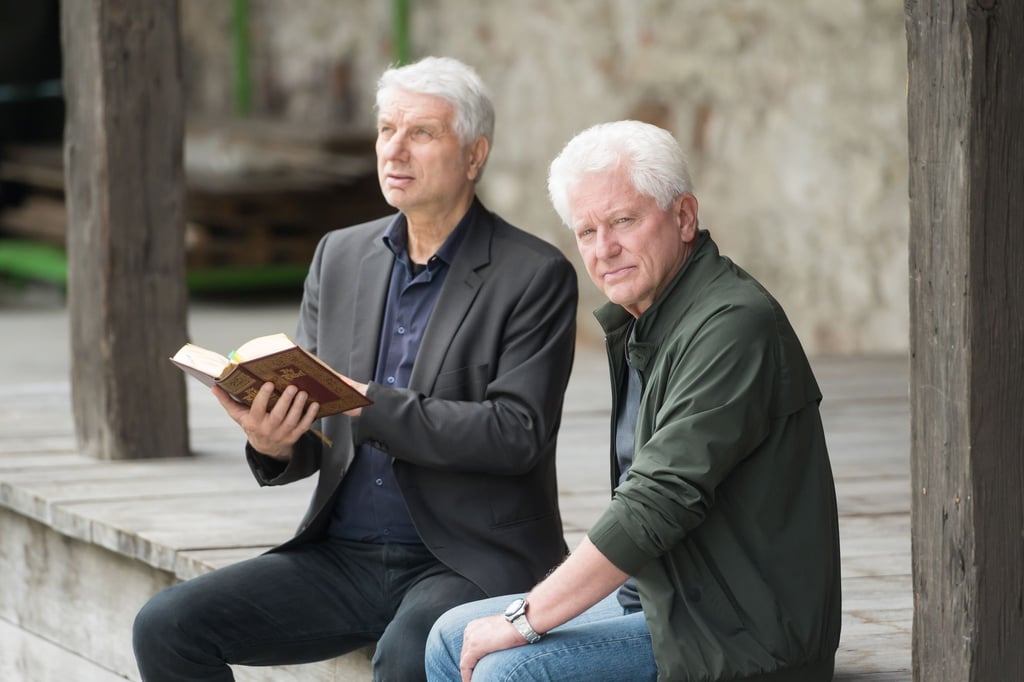 Die Schauspieler Udo Wachtveitl (l, als Franz Leitmayr) und Miroslav Nemec (als Ivo Batic) ermitteln in München.