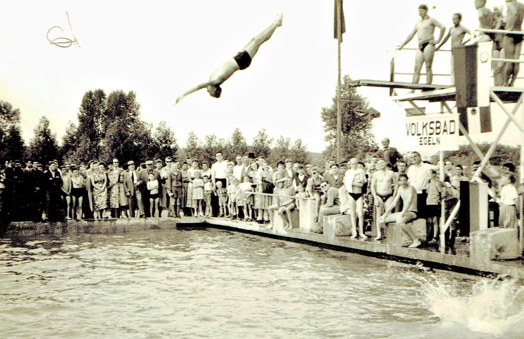 Bei der Einweihung des damaligen Volksbades in Egeln war die Anteilnahme der Egelner Bürger groß.