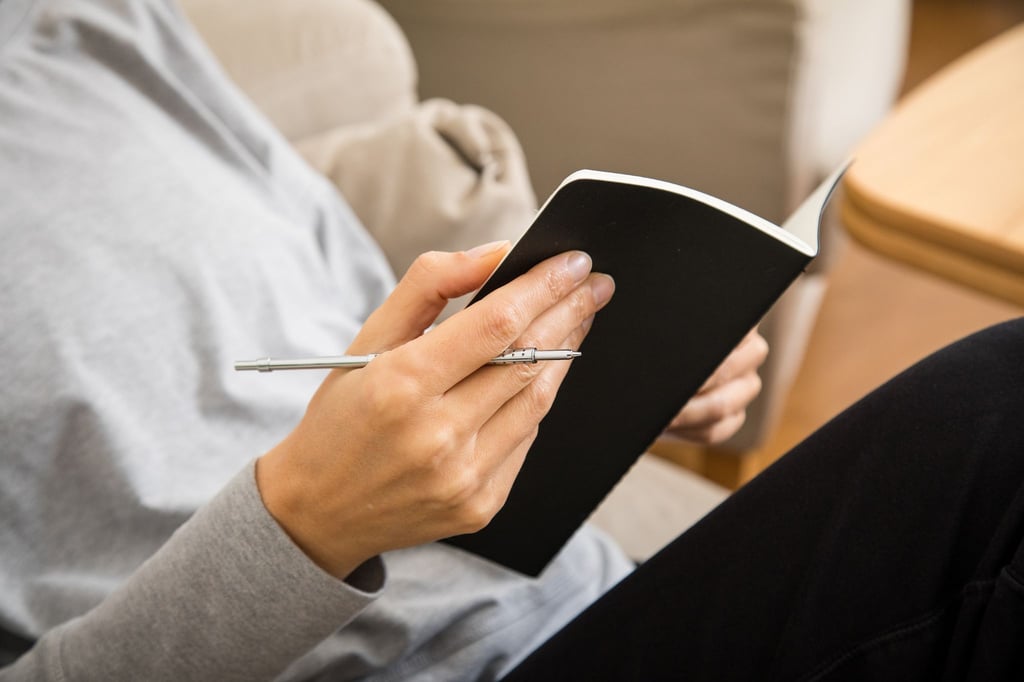 Ein Schmerztagebuch müssen die Betroffenen in aller Regel nicht selbst anlegen. Es gibt für unterschiedliche Erkrankungen Vordrucke zum Download.