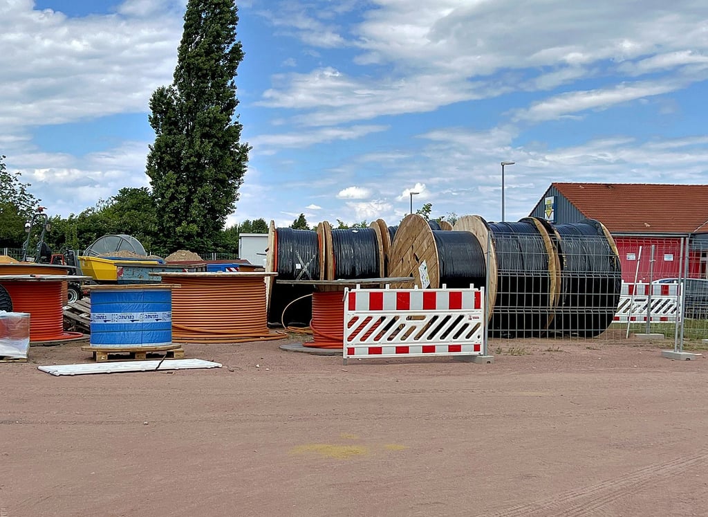Der rote Platz neben dem Stadtsaal „Stern“ in Hecklingen kann derzeit nicht für ein Heimatfest genutzt werden.
