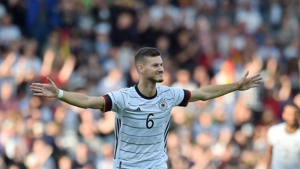 Tom Krauß nach seinem Tor zum 3:0 mit der deutschen U21 gegen Ungarn.