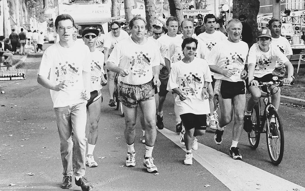 Die letzten fünf Kilometer in Lisses liefen und radelten die Aktiven aus den Partnerorten gemeinsam. Im Ziel wurden sie auch von den zwischenzeitlich angereisten 90 Aue-Fallsteiner Gästen begrüßt.