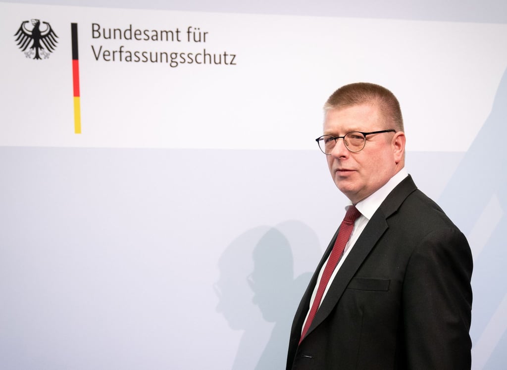 Verfassungsschutz-Präsident Thomas Haldenwang. Dem neuen Verfassungsschutzbericht zufolge steigt die Zahl sowohl der Rechts-, als auch der Linksextremisten.