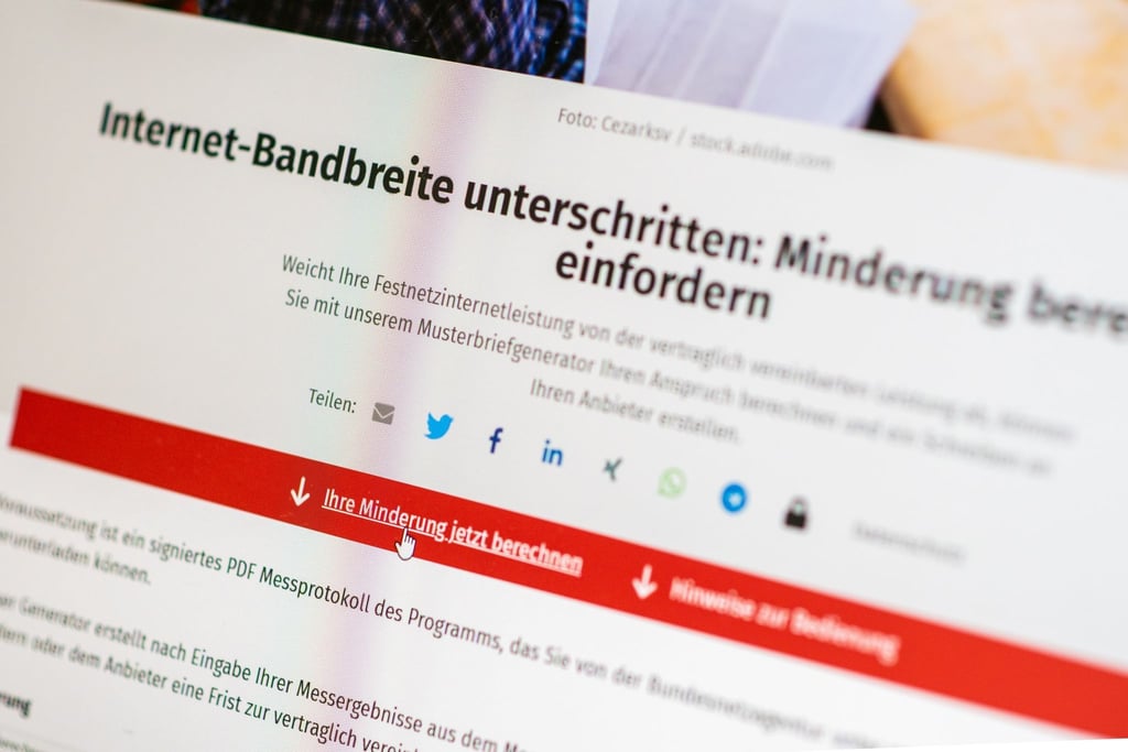 Ist das Internet dauerhaft langsamer als im Vertrag vom Anbieter versprochen, können Kosten gemindert werden. Wie viel, verrät ein neues Tool der Verbraucherzentrale NRW.