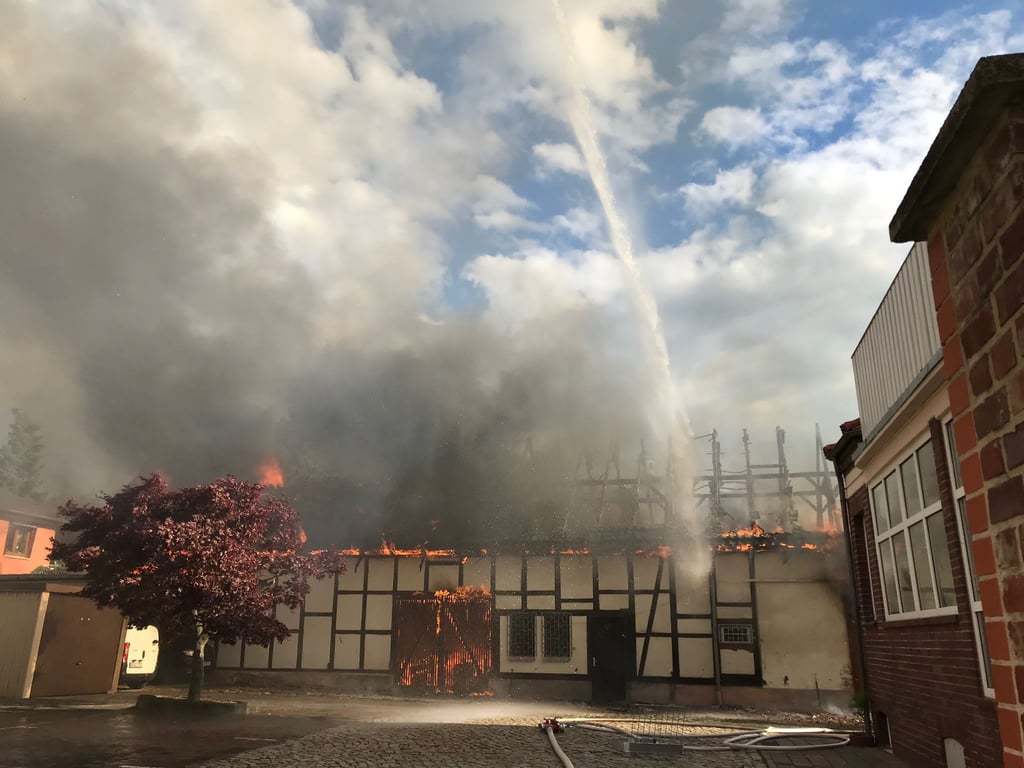 Löscharbeiten bei einem Brand in Neinstedt.