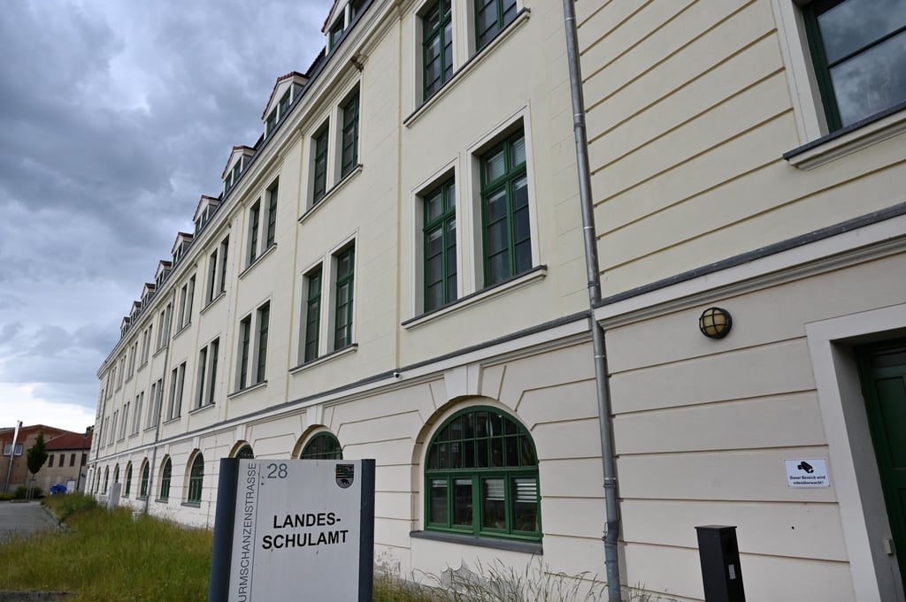 Mitarbeiter des Magdeburger Landesschulamts warnen vor einem Umzug: Die Behörde wäre „auf Wochen nicht handlungsfähig“, heißt es in einem Brief an die Volksstimme.