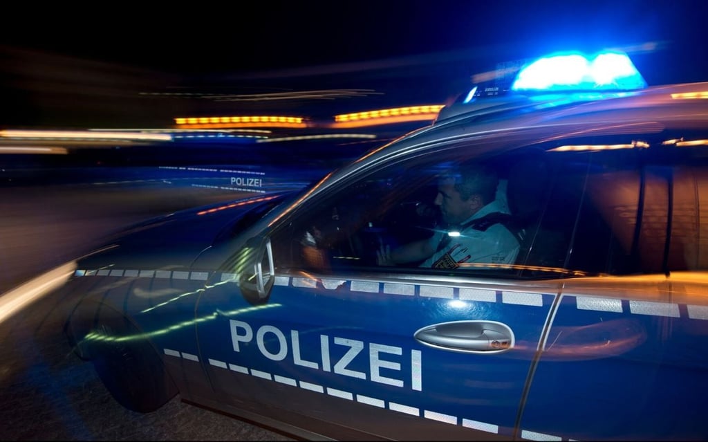 Ein 9 Jahre alter Junge ist in Magdeburg von einem Auto erfasst worden und hat dabei schwere Verletzungen, auch am Kopf, erlitten. Symbolbild: