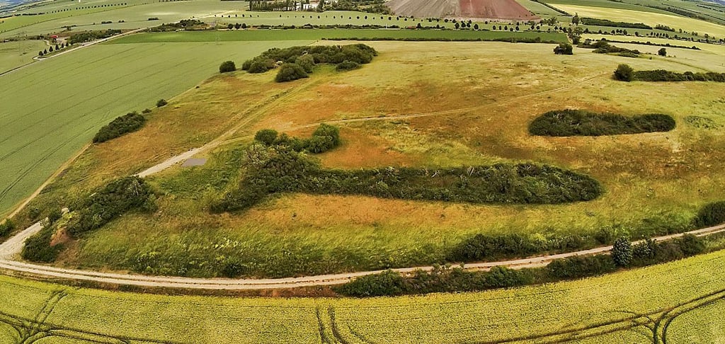 Links am Galgenbergs liegt die Schotterfläche für den Pavillon.