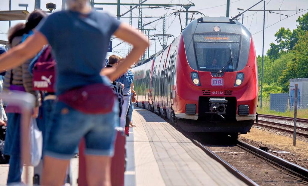Viele Leute nutzen an Pfingsten das Neun-Euro-Ticket. In der Region sind Bus und Bahn aber nicht überlastet gewesen.