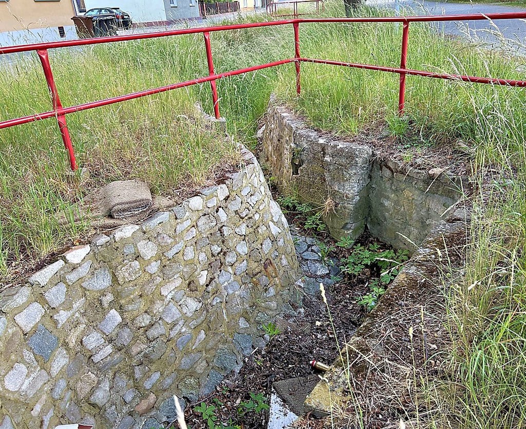 Die Grundstücksbesitzer der Stadt Hecklingen müssen anteilmäßig auch für die Pflege des Grabens am Ballplatz in Groß Börnecke bezahlen.