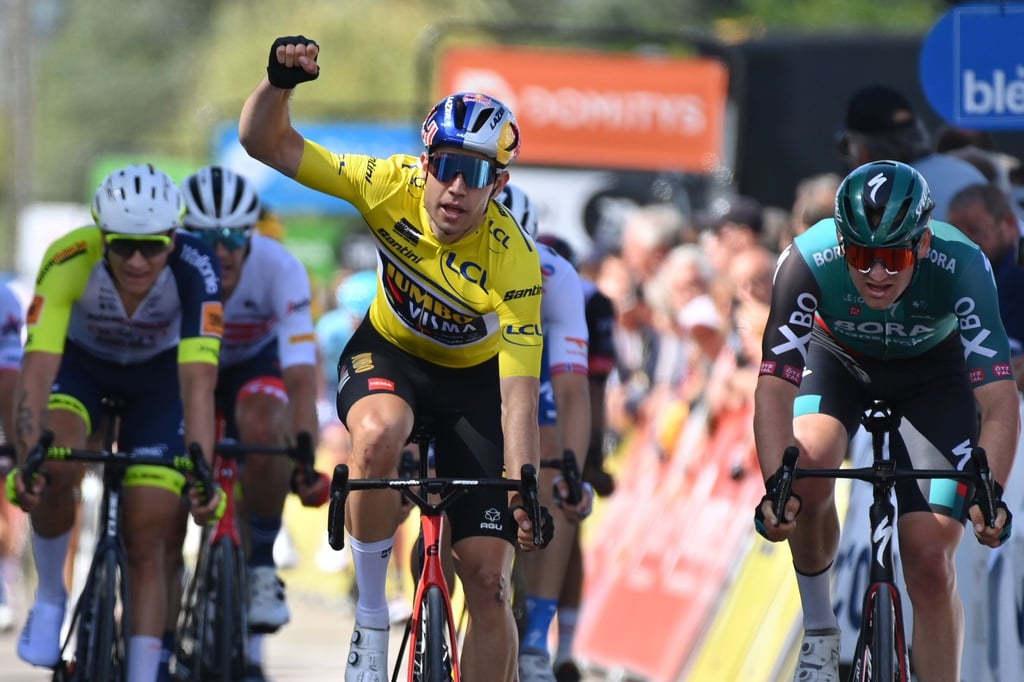 Sprintete zu seinem zweiten Tagessieg beim 74. Critérium du Dauphiné: Wout van Aert.