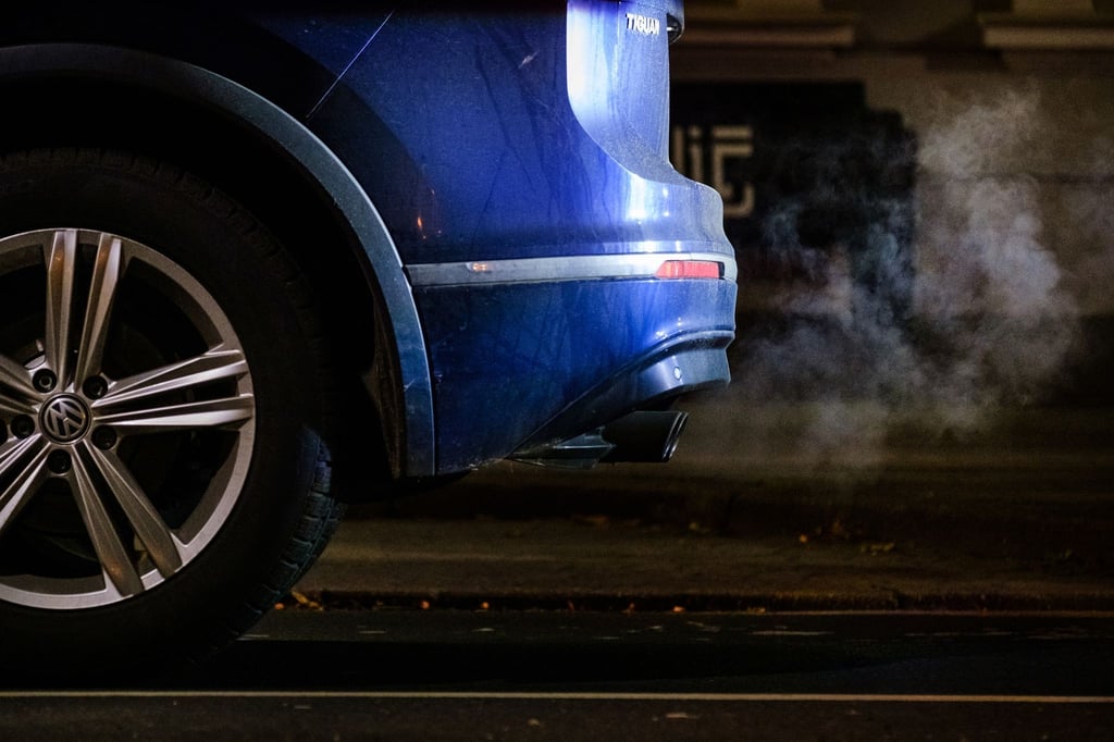 Nur noch bis 2035 sollen Autos mit Verbrenner-Motoren verkauft werden dürfen. Das hat das EU-Parlament aus Klimaschutzgründen beschlossen.