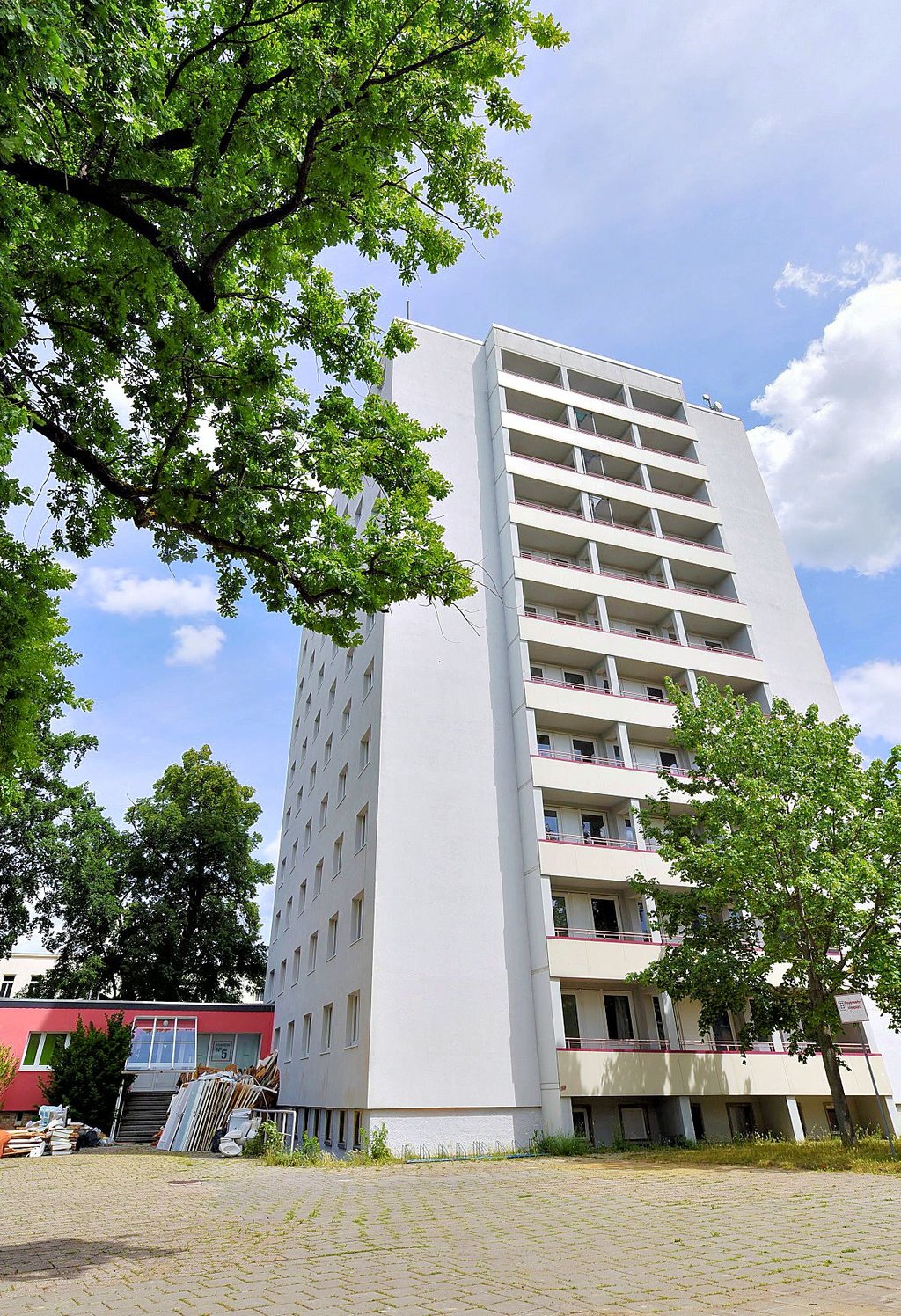 Das als Studentenwohnheim genutzte Hochhaus steht leer.