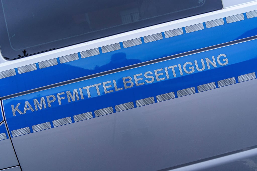 Mitarbeiter der Kampfmittelbeseitigung haben in der Saale eine Phosphorbome gesprengt.