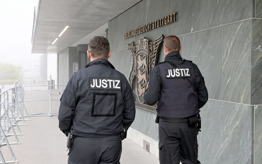 Sollen sie versucht haben, in den Bürgerkrieg im Jemen einzugreifen, um viel Geld zu verdienen? Zwei deutsche Ex-Soldaten stehen nun vor Gericht.
